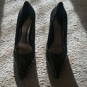 BCBG HUNTER GREEN SHOES